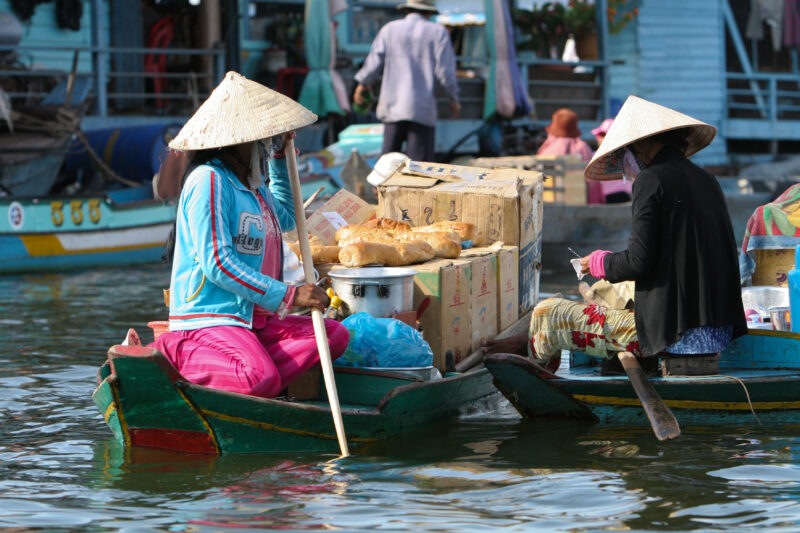 Life on Tonle Sap Lake in Cambodia — Stock Images of people living in a floating village on Tonle Sap Lake, Cambodia — Cambodia, poverty, tonle sap Lake, flo...