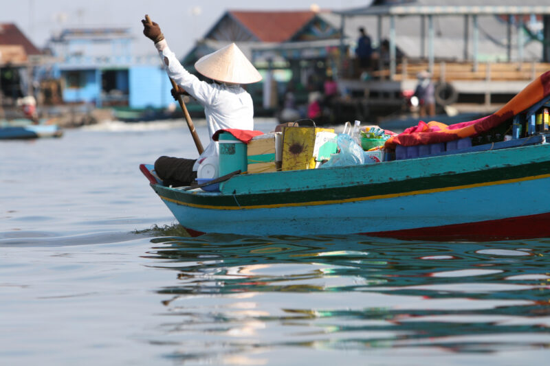 Life on Tonle Sap Lake in Cambodia — Stock Images of people living in a floating village on Tonle Sap Lake, Cambodia — Cambodia, poverty, tonle sap Lake, flo...