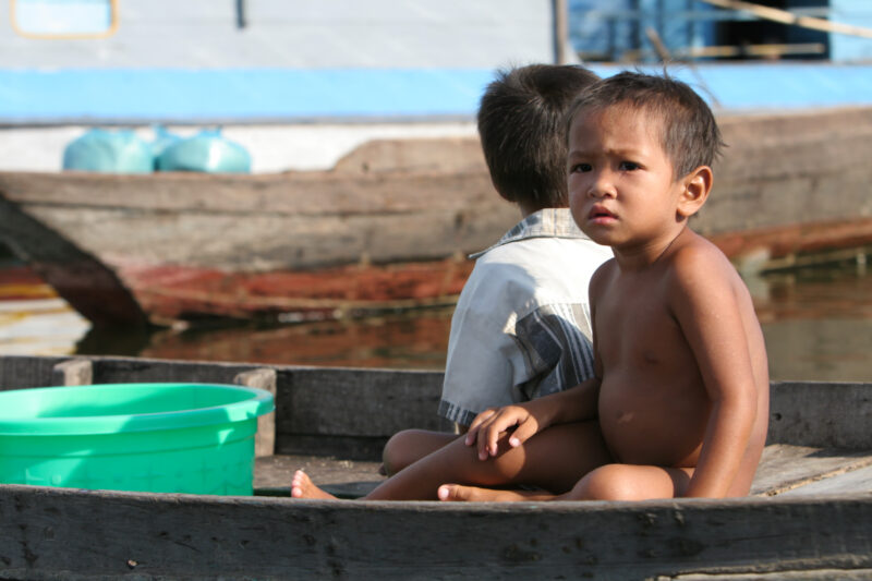 Life on Tonle Sap Lake in Cambodia — Stock Images of people living in a floating village on Tonle Sap Lake, Cambodia — Cambodia, poverty, tonle sap Lake, flo...