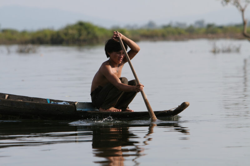 Life on Tonle Sap Lake in Cambodia — Stock Images of people living in a floating village on Tonle Sap Lake, Cambodia — Cambodia, poverty, tonle sap Lake, flo...