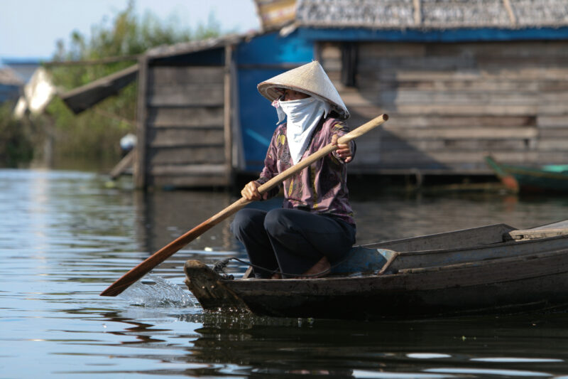 Life on Tonle Sap Lake in Cambodia — Stock Images of people living in a floating village on Tonle Sap Lake, Cambodia — Cambodia, poverty, tonle sap Lake, flo...