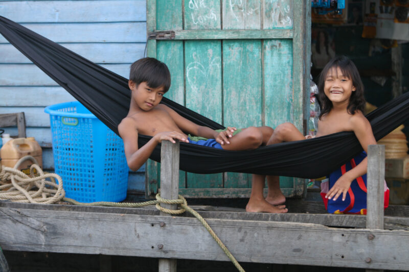 Life on Tonle Sap Lake in Cambodia — Stock Images of people living in a floating village on Tonle Sap Lake, Cambodia — Cambodia, poverty, tonle sap Lake, flo...