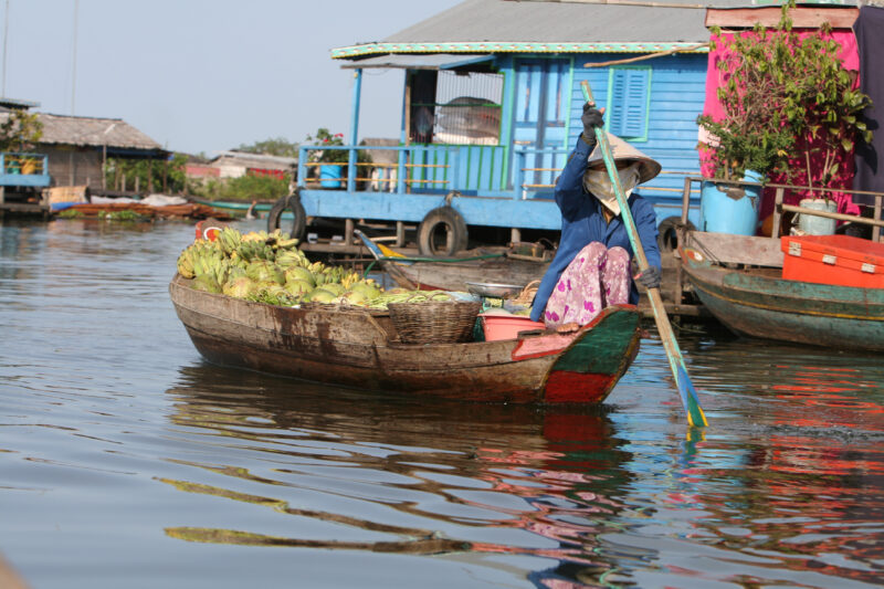 Life on Tonle Sap Lake in Cambodia — Stock Images of people living in a floating village on Tonle Sap Lake, Cambodia — Cambodia, poverty, tonle sap Lake, flo...