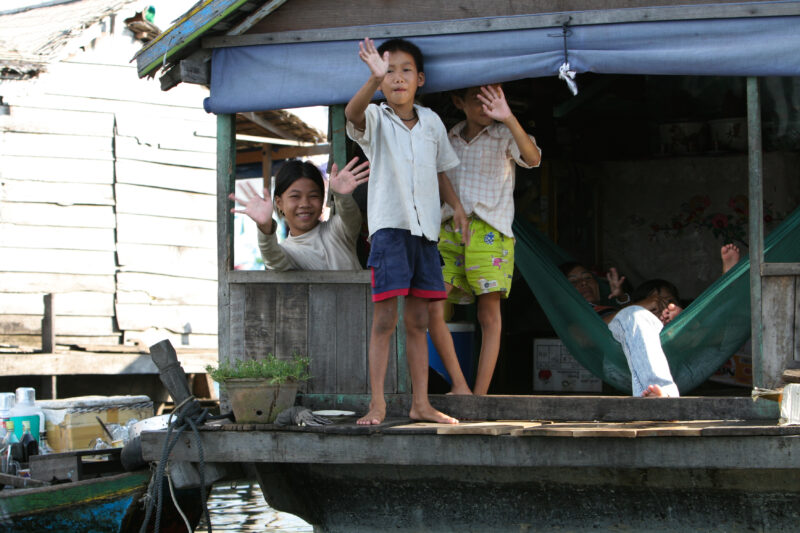 Life on Tonle Sap Lake in Cambodia — Stock Images of people living in a floating village on Tonle Sap Lake, Cambodia — Cambodia, poverty, tonle sap Lake, flo...