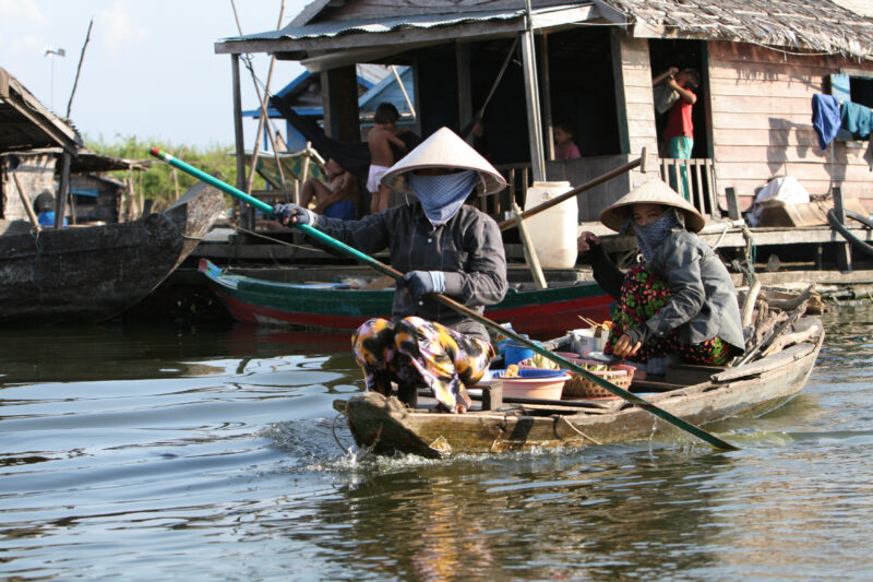 Life on Tonle Sap Lake in Cambodia — Stock Images of people living in a floating village on Tonle Sap Lake, Cambodia — Cambodia, poverty, tonle sap Lake, flo...