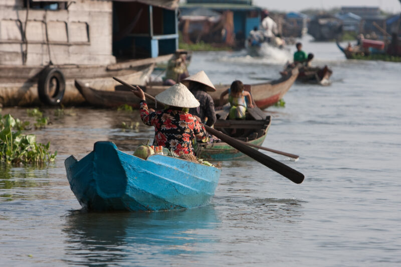 Life on Tonle Sap Lake in Cambodia — Stock Images of people living in a floating village on Tonle Sap Lake, Cambodia — Cambodia, poverty, tonle sap Lake, flo...