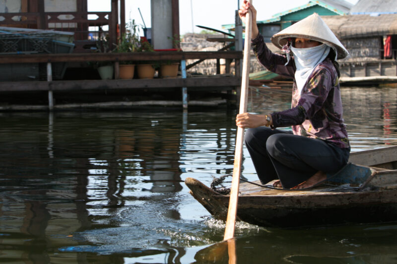 Life on Tonle Sap Lake in Cambodia — Stock Images of people living in a floating village on Tonle Sap Lake, Cambodia — Cambodia, poverty, tonle sap Lake, flo...