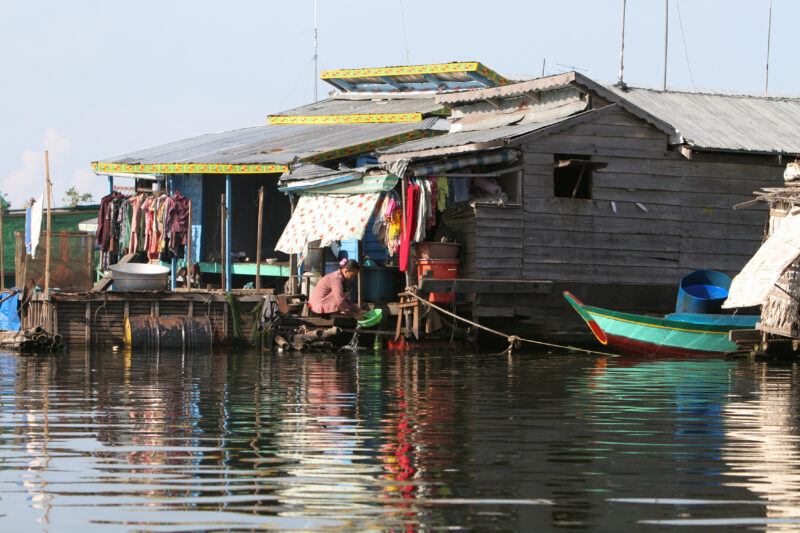 Life on Tonle Sap Lake in Cambodia — Stock Images of people living in a floating village on Tonle Sap Lake, Cambodia — Cambodia, poverty, tonle sap Lake, flo...