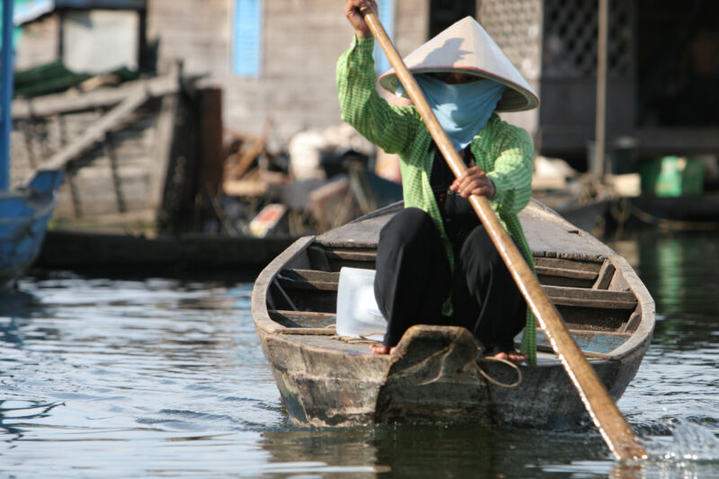 Life on Tonle Sap Lake in Cambodia — Stock Images of people living in a floating village on Tonle Sap Lake, Cambodia — Cambodia, poverty, tonle sap Lake, flo...