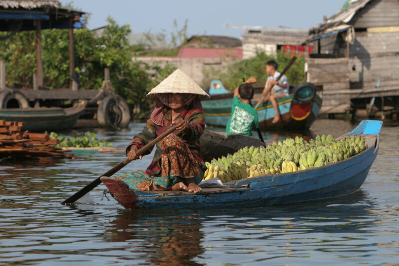 Life on Tonle Sap Lake in Cambodia — Stock Images of people living in a floating village on Tonle Sap Lake, Cambodia — Cambodia, poverty, tonle sap Lake, flo...