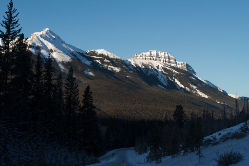 Banff National Park — Snowy Mountain Scenes in Beautiful Banf National Park in Winter — Canada, Scenic, Alberta, Lakes, mountians