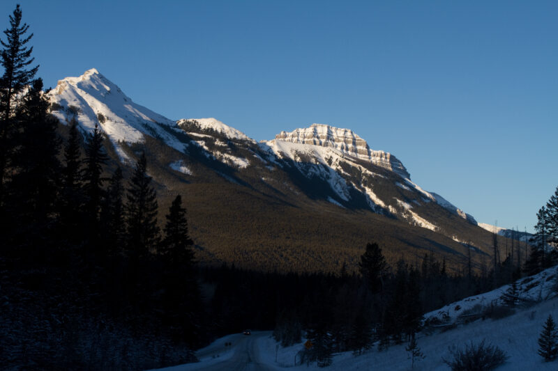 Banff National Park — Snowy Mountain Scenes in Beautiful Banf National Park in Winter — Canada, Scenic, Alberta, Lakes, mountians