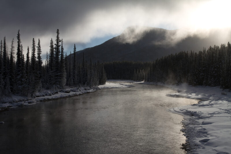 Bow River in Winter — Bow River in Banff Nationa Park in the Winter — Canada, Scenic, Alberta, Lakes, mountians