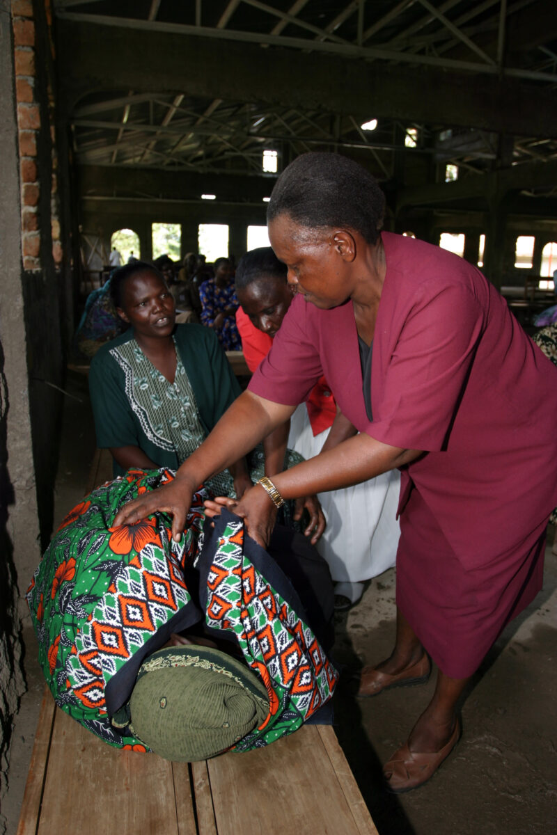 HIV/AIDS Training in Kenya — An ADRA program in Kenya teaches volunteers how to care for people who are sick with HIV/AIDS — Kenya, Africa, ADRA, HIV, AIDS