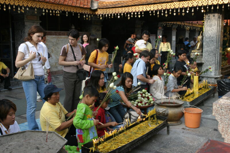 Burning Candles at the Pagoda — Stock images of Buddhist worshippers burning candles at a Temple in Chiang Mai, Thailand — Thailand, Temple, Temples, Wat, Pa...