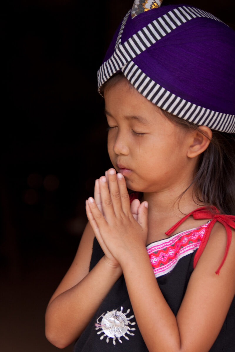 Child Prays in Laos — Ethnic girl prays, in her village in Laos — Laos, Southeast Asia, girl, child, prayer