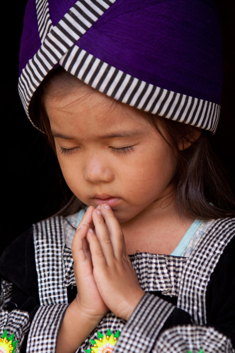 Child Prays in Laos — Ethnic girl prays, in her village in Laos — Laos, Southeast Asia, girl, child, prayer