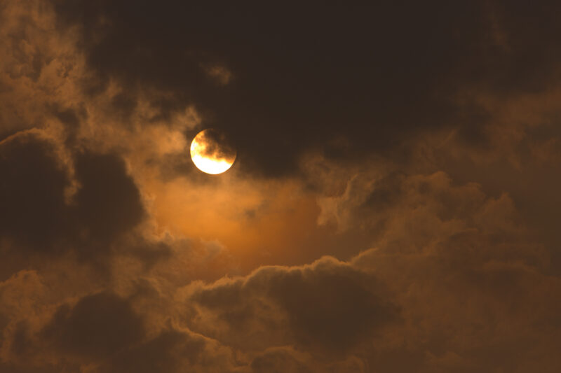 Clouds — Stock Images of people living in a floating village on Tonle Sap Lake, Cambodia — Cambodia, clouds, sun