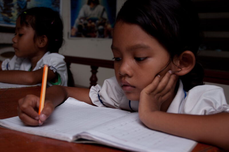 Students in School in Cambodia — Stock Images of young students at a school in Phnom Penh, Cambodia — Cambodia, School, schools, education, learning