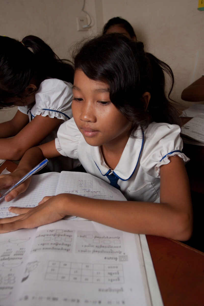 Students in School in Cambodia — Stock Images of young students at a school in Phnom Penh, Cambodia — Cambodia, School, schools, education, learning