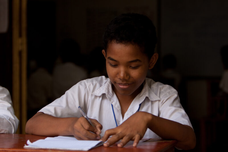 Students in School in Cambodia — Stock Images of young students at a school in Phnom Penh, Cambodia — Cambodia, School, schools, education, learning