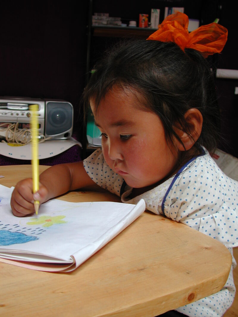 Kindergarten in Mongolia — Cute Mongolian girl goes to Kindergarten class — Mongolia, Kindergarten, School, Education, students