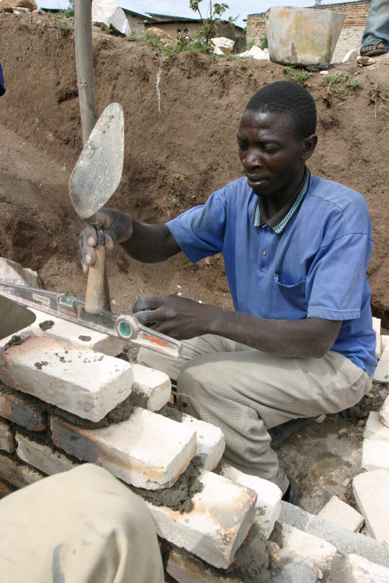 Building Schools in Rwanda — Men build schools in Rwanda on a program sponsored by CIDA and ADRA — Rwanda, Africa, ADRA, Poverty, Development
