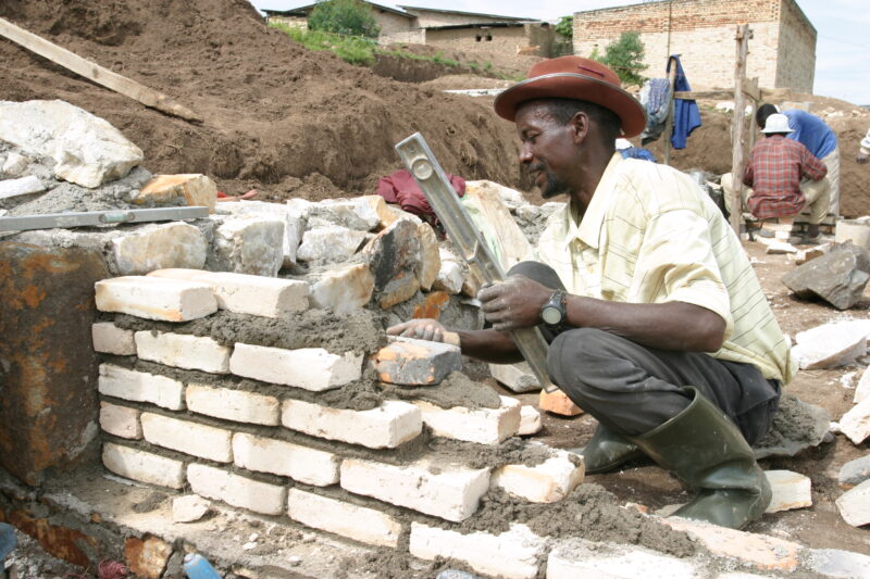 Building Schools in Rwanda — Men build schools in Rwanda on a program sponsored by CIDA and ADRA — Rwanda, Africa, ADRA, Poverty, Development