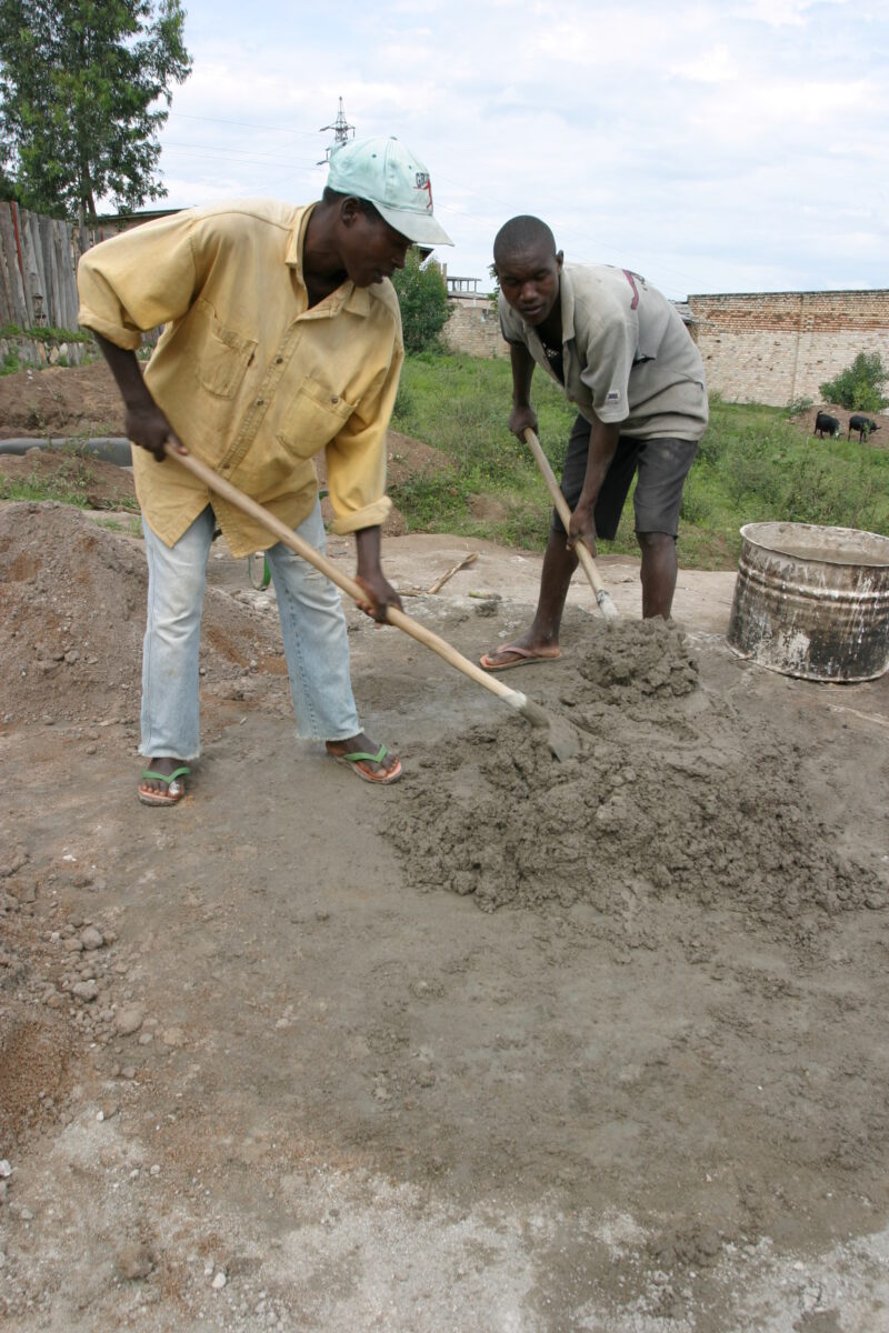 Building Schools in Rwanda — Men build schools in Rwanda on a program sponsored by CIDA and ADRA — Rwanda, Africa, ADRA, Poverty, Development