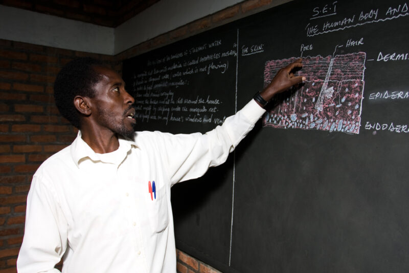 Teacher at Blackboard in Rwanda — Teacher at blackboard at a school in Rwanda teaches a lesson on skin, using a detailed drawing he has made. — Rwanda, Afric...