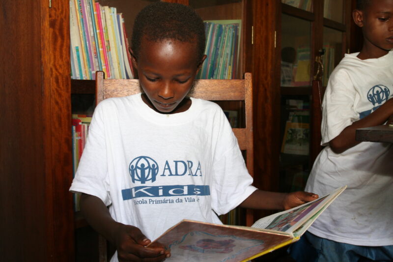 Reading in School in Africa — Eager students attend school, with help from ADRA, in Sau Tome, Africa — Sao Tome, Africa, ADRA, Poverty, ADRA Kids