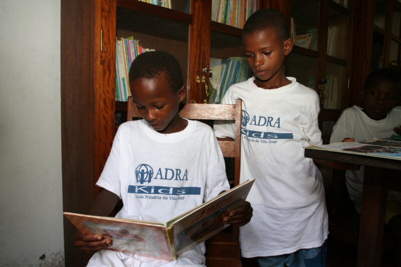Reading in School in Africa — Eager students attend school, with help from ADRA, in Sau Tome, Africa — Sao Tome, Africa, ADRA, Poverty, ADRA Kids