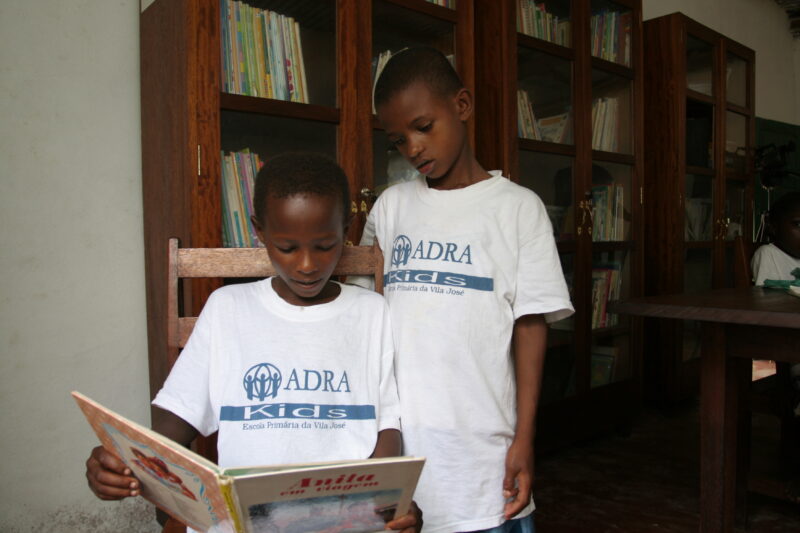Reading in School in Africa — Eager students attend school, with help from ADRA, in Sau Tome, Africa — Sao Tome, Africa, ADRA, Poverty, ADRA Kids