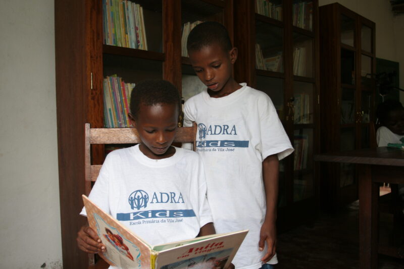 Reading in School in Africa — Eager students attend school, with help from ADRA, in Sau Tome, Africa — Sao Tome, Africa, ADRA, Poverty, ADRA Kids