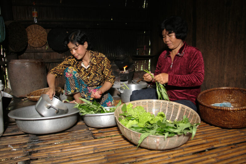 Cooking the Meal in Cambodia — Cooking the Meal in a Bamboo Cambodian Kitchen: Women cook food they have just picked from the garden that ADRA taught them ho...