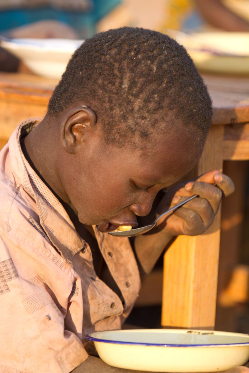 Eating Beans and Maize — Children eat a simple meal of beans and Maize, during a severe drought in Eastern Kenya — Children, eat, eating, meal, food