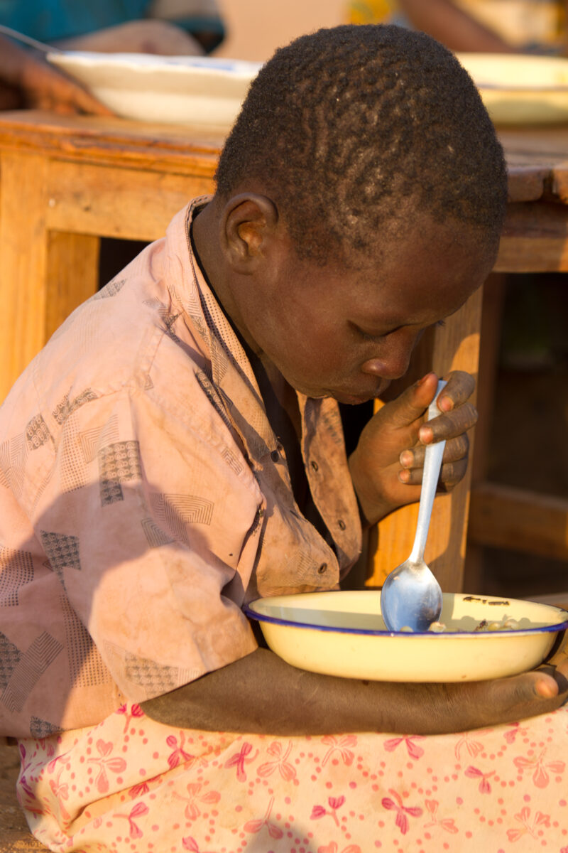 Eating Beans and Maize — Children eat a simple meal of beans and Maize, during a severe drought in Eastern Kenya — Children, eat, eating, meal, food