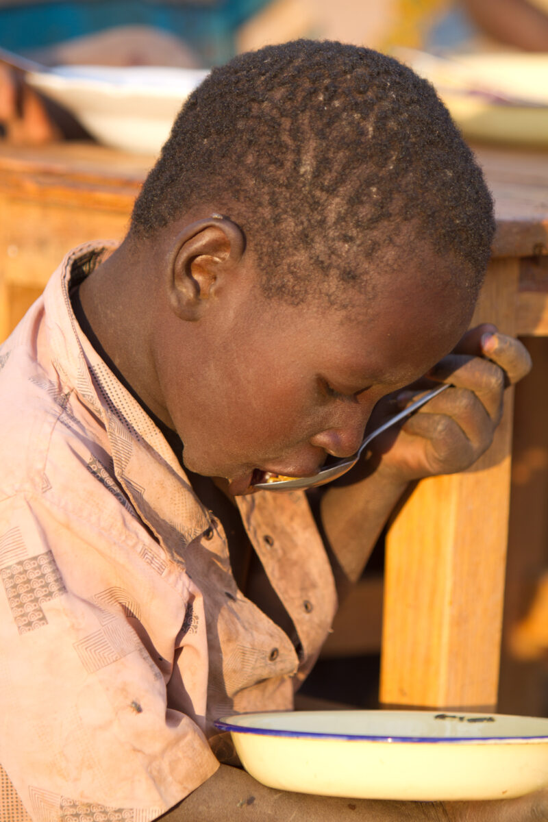 Eating Beans and Maize — Children eat a simple meal of beans and Maize, during a severe drought in Eastern Kenya — Children, eat, eating, meal, food