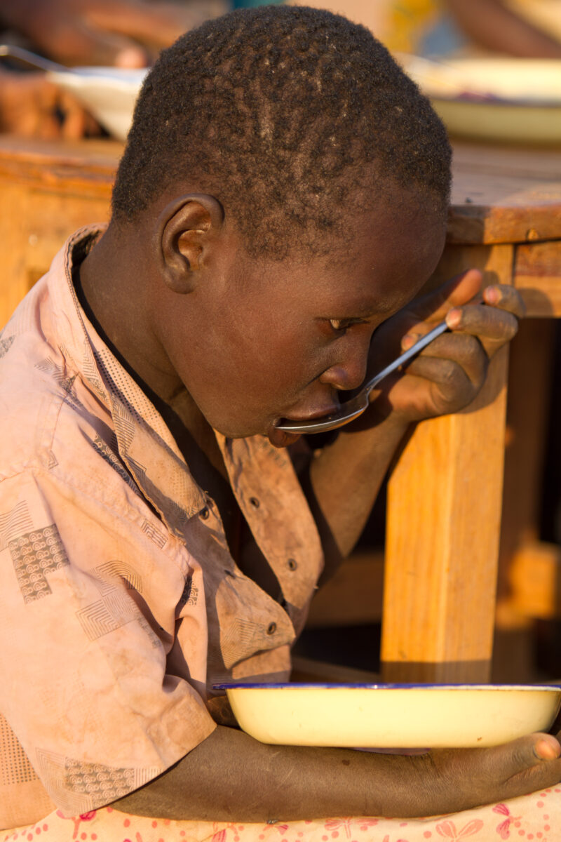 Eating Beans and Maize — Children eat a simple meal of beans and Maize, during a severe drought in Eastern Kenya — Children, eat, eating, meal, food