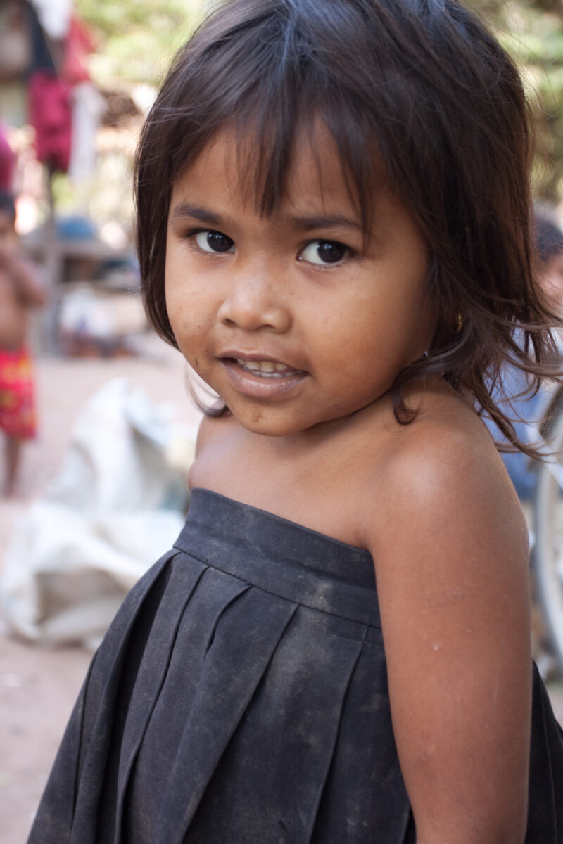 Gril in Cambodia — Stock Image of girl living in poverty in rural Cambodia — Cambodia, poverty, poor, girls, girl