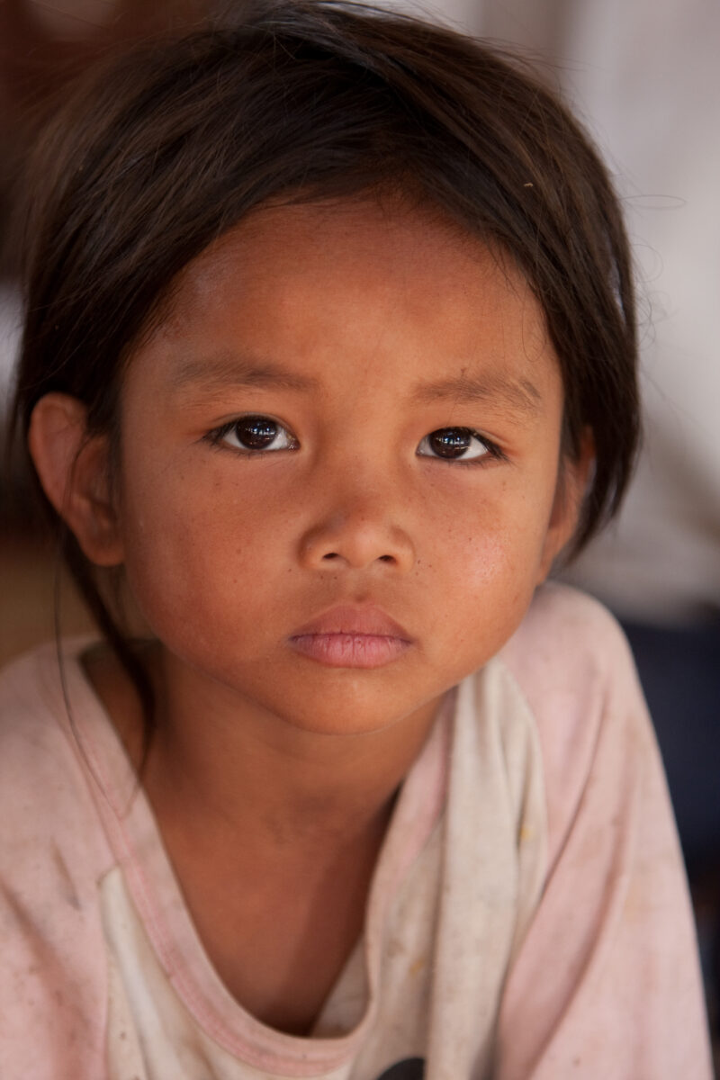 Gril in Cambodia — Stock Image of girl living in poverty in rural Cambodia — Cambodia, poverty, poor, girls, girl