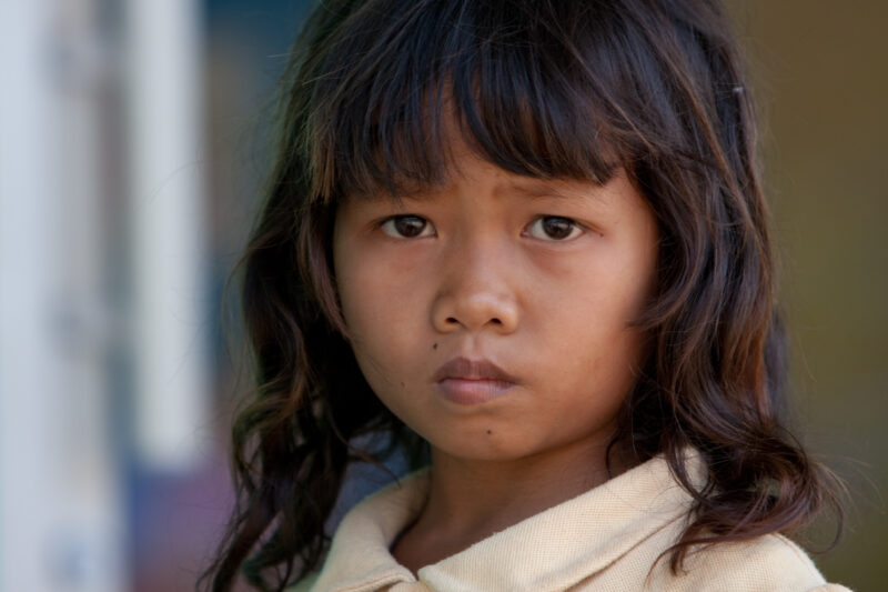 Gril in Cambodia — Stock Image of girl living in poverty in rural Cambodia — Cambodia, poverty, poor, girls, girl