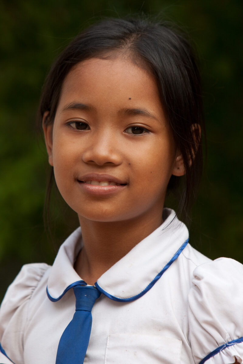 Gril in Cambodia — Stock Image of girl living in poverty in rural Cambodia — Cambodia, poverty, poor, girls, girl