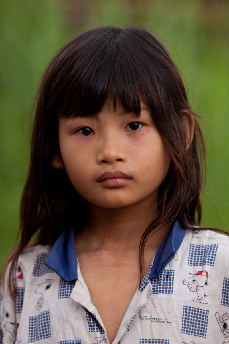 Gril in Cambodia — Stock Image of girl living in poverty in rural Cambodia — Cambodia, poverty, poor, girls, girl