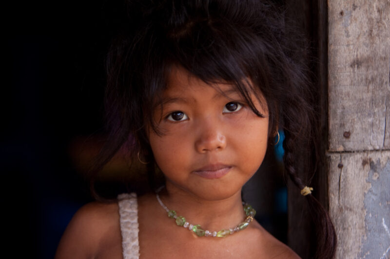 Gril in Cambodia — Stock Image of girl living in poverty in rural Cambodia — Cambodia, poverty, poor, girls, girl