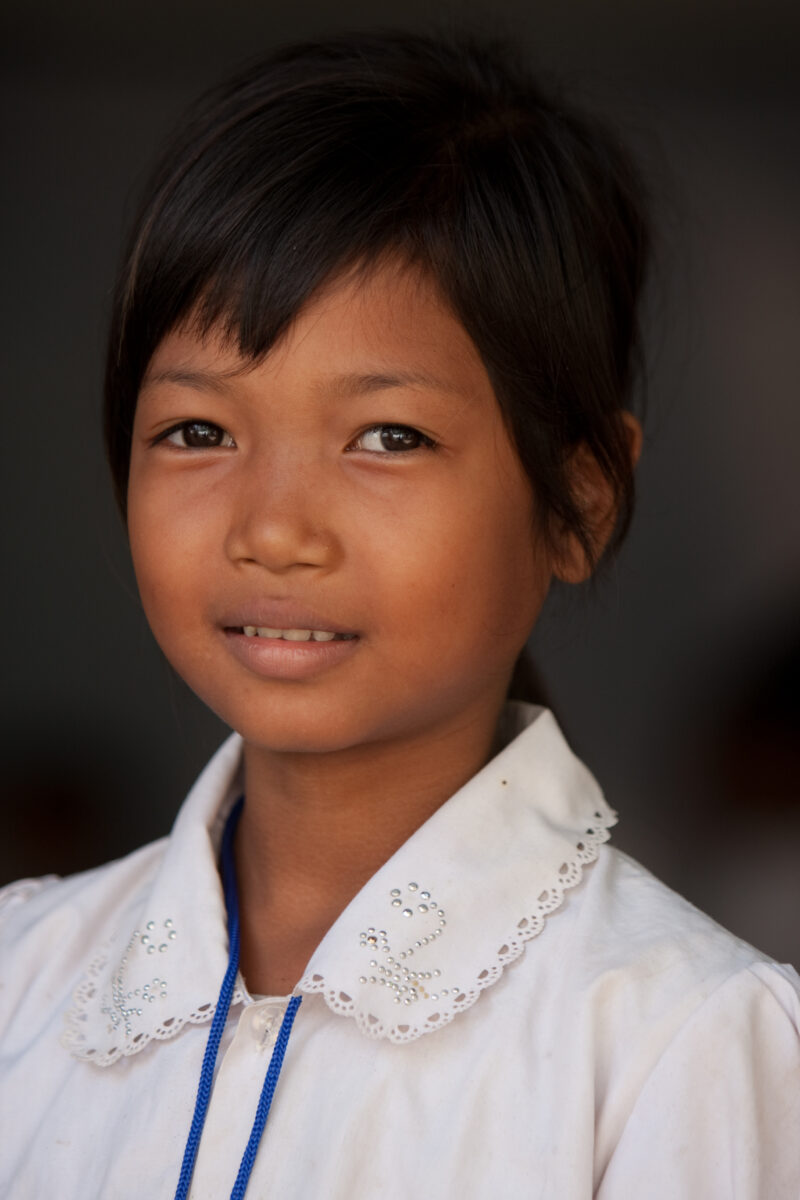 Gril in Cambodia — Stock Image of girl living in poverty in rural Cambodia — Cambodia, poverty, poor, girls, girl