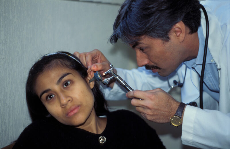 Doctor Visit in Mexico — Stock images of rural people visiting a doctor at health clinic in Mexico — Mexico, doctor, physician, clinic, visit