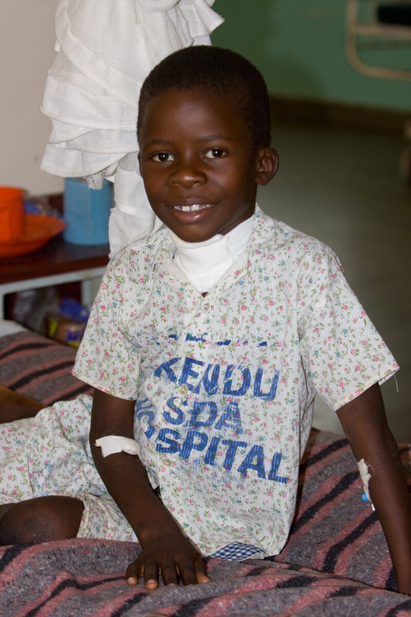 Boy in Hospital in Kenya — Stock image of a young boy in a hospital in Kenya — ADRA, AID, Africa, Assistance, Development