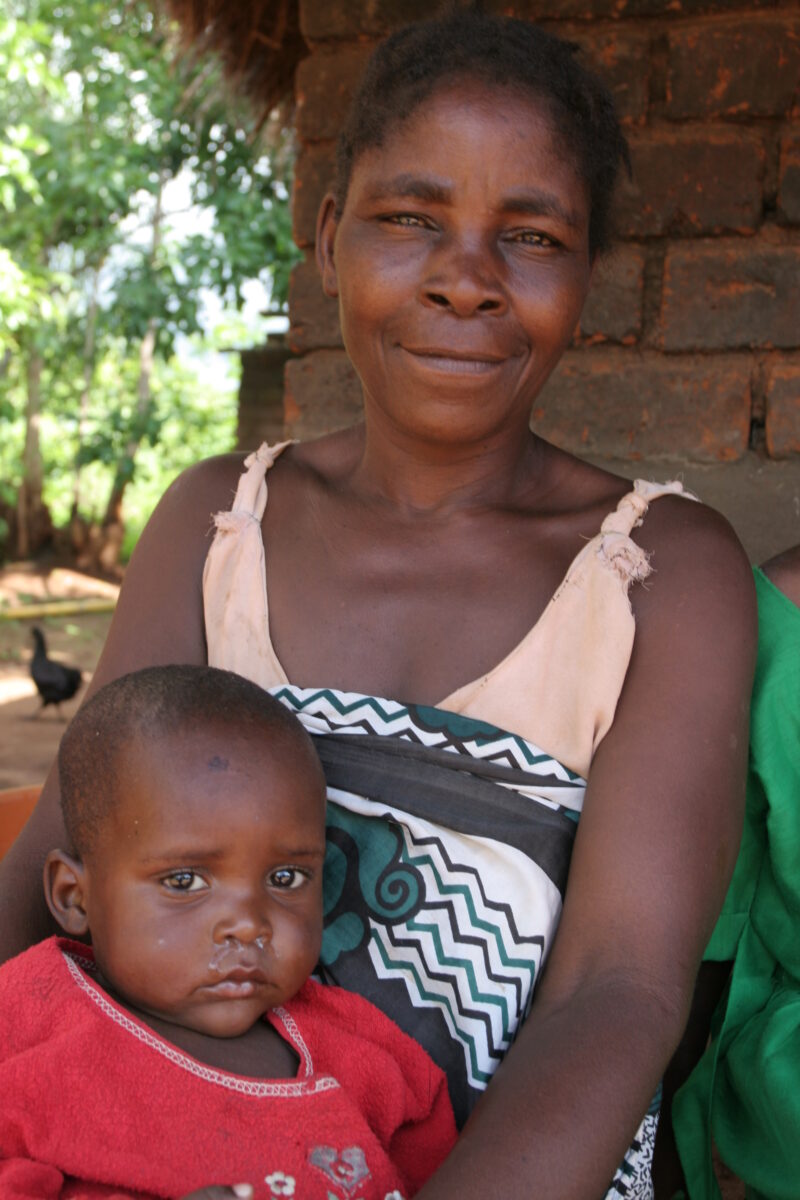 Mother and Baby in Malawi — Stock Image of mother with baby in Malawi — Malawi, Africa, ADRA, Poverty, Cradle of Love