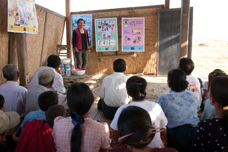 Health Education in Myanmar — Stock image of an ADRA health workerdoing health education to villagers in the dry zone of central Burma — ADRA, Burma, Myanmar...
